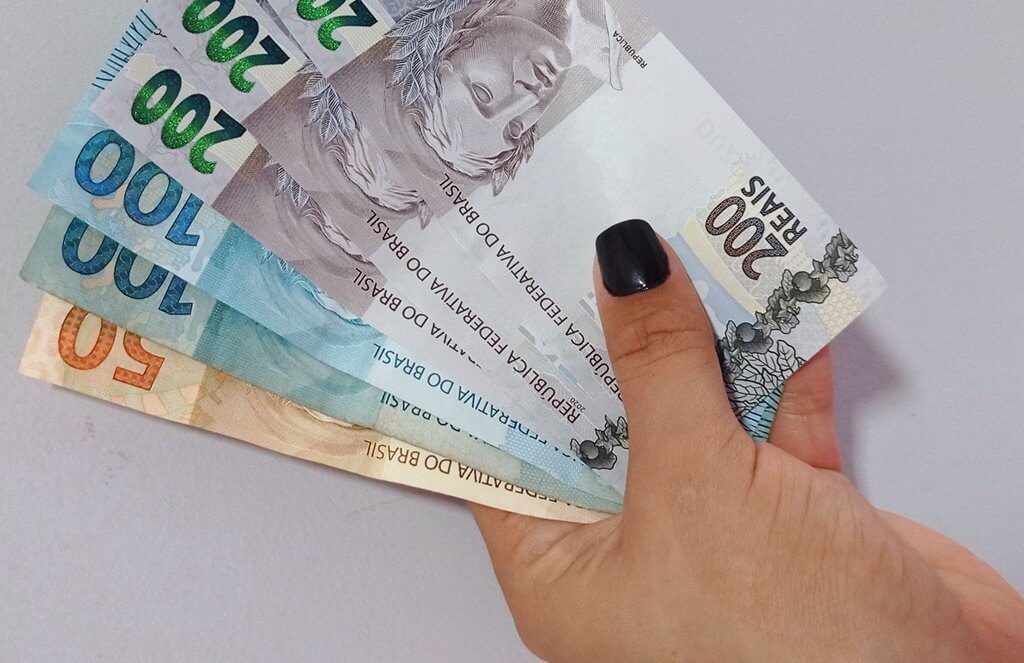 Prazo para sacar abono salarial acaba nesta segunda-feira