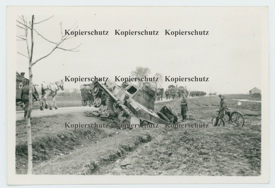 ORIG. Foto zerstörter deut. Panzer an Straße Nisch Ni - Sofia , 