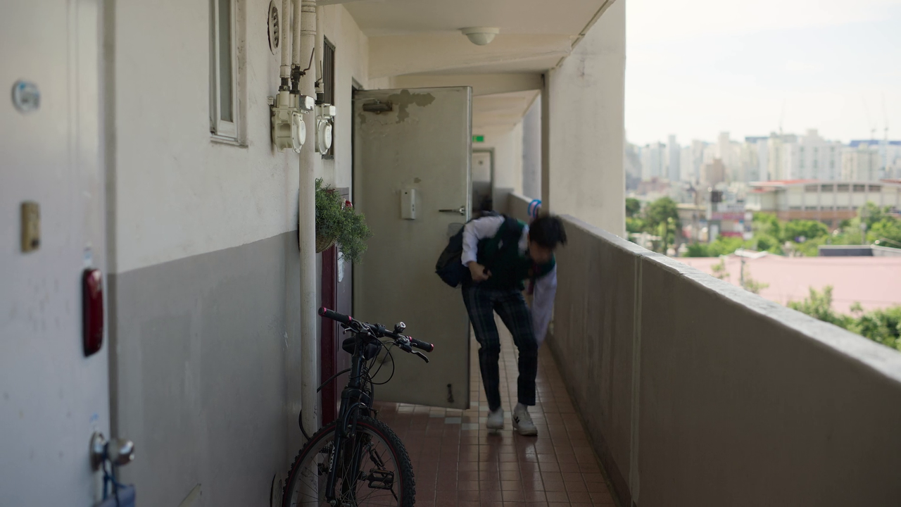 All.Of.Us.Are.Dead.S01E01.1080p.WEBRip.ITA.KOR.DDP5.1.Multisub.x264-BlackBit[screenshot 8]