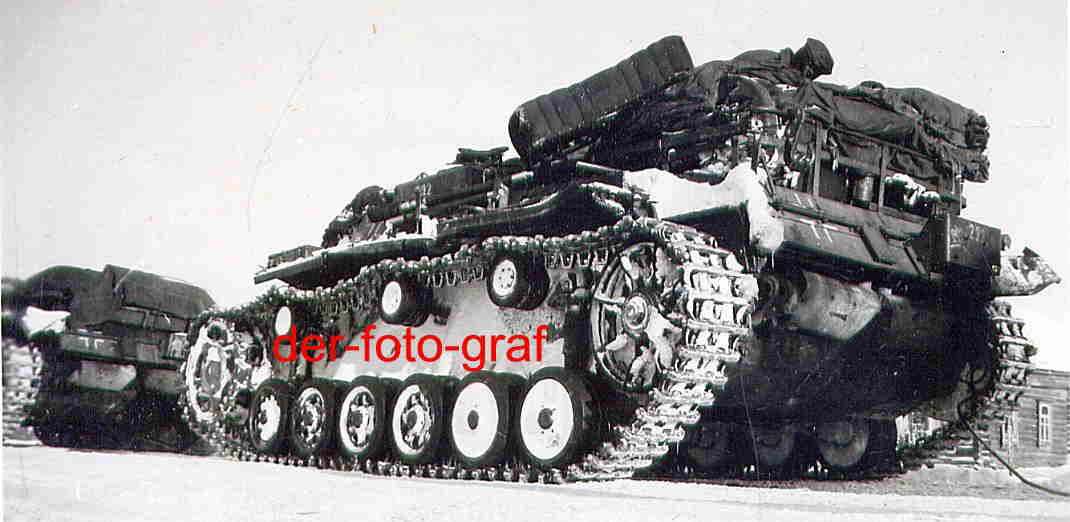 Rußland, Panzer, Sturmgeschütze zur Unterstützun