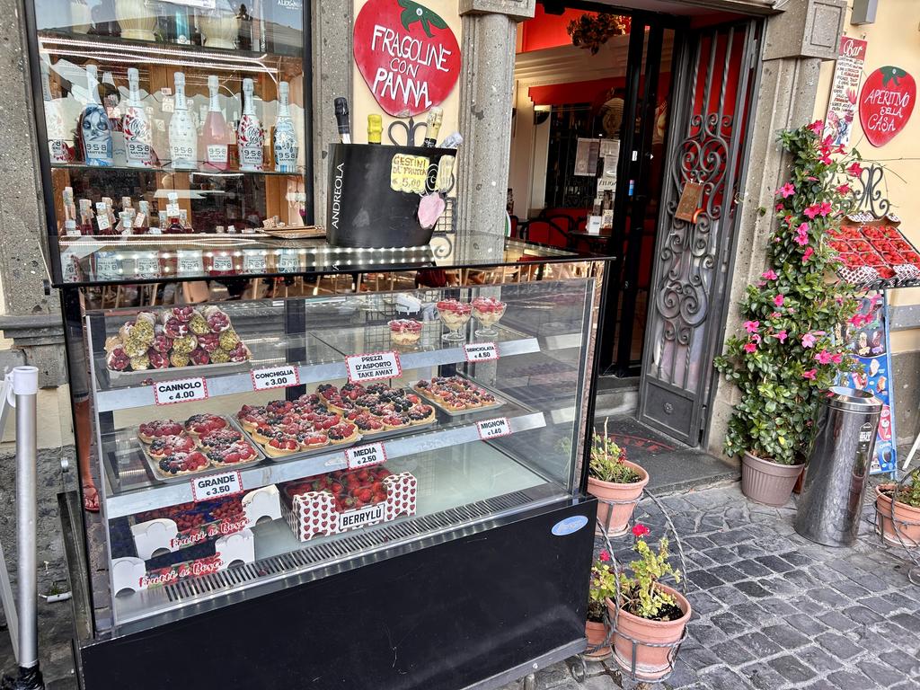 Жаркий сентябрь на побережье Тирренского моря. Жаркий сентябрь на побережье Тирренского моря.