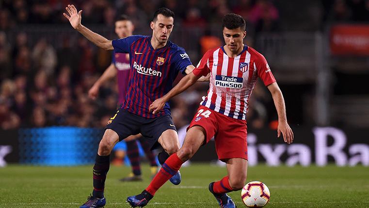 Rodri playing for ATM against Barcelona