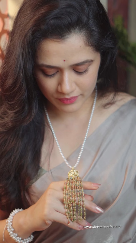 9-Actress-Girija-Oak-Godbole-in-Silk-Saree-for-Jewellery-Ad-Film-My-Vantage-Point