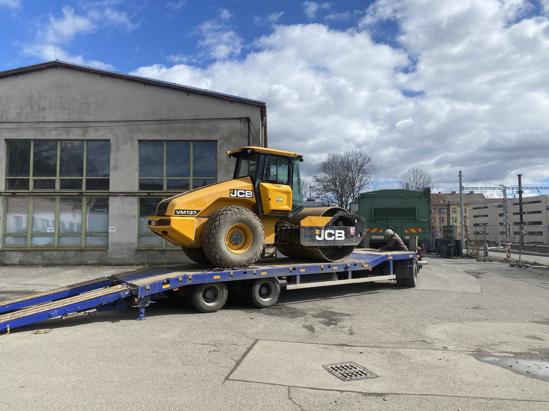 70665796-C47B-47E6-B26C-7BE7605B5564