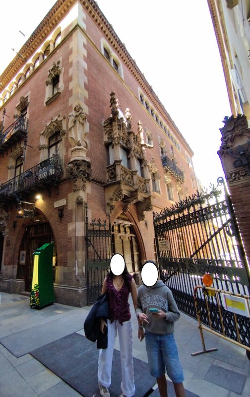 Barcelona 2025 - Blogs de España - Dia 2. Jueves 17 de Abril. El barrio gótico. (3)