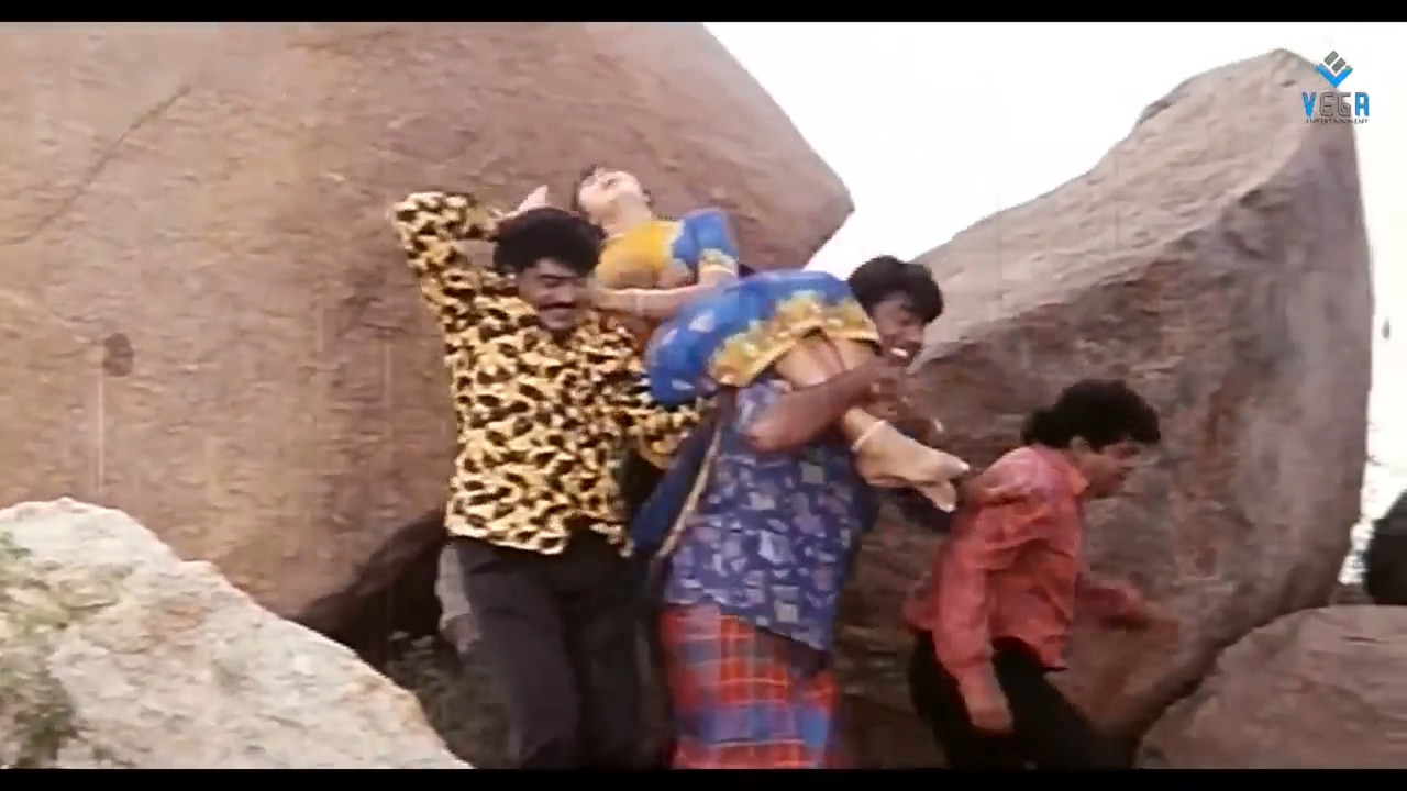 Dolly Minhas Palviahgam Avi - Villains Troubles a Women_4MxpygcjgQs.mp4_20220519_114922.046