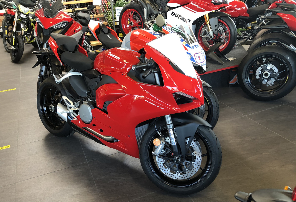 6DE92856-7CC8-443E-8003-A2DC1FAD2F98