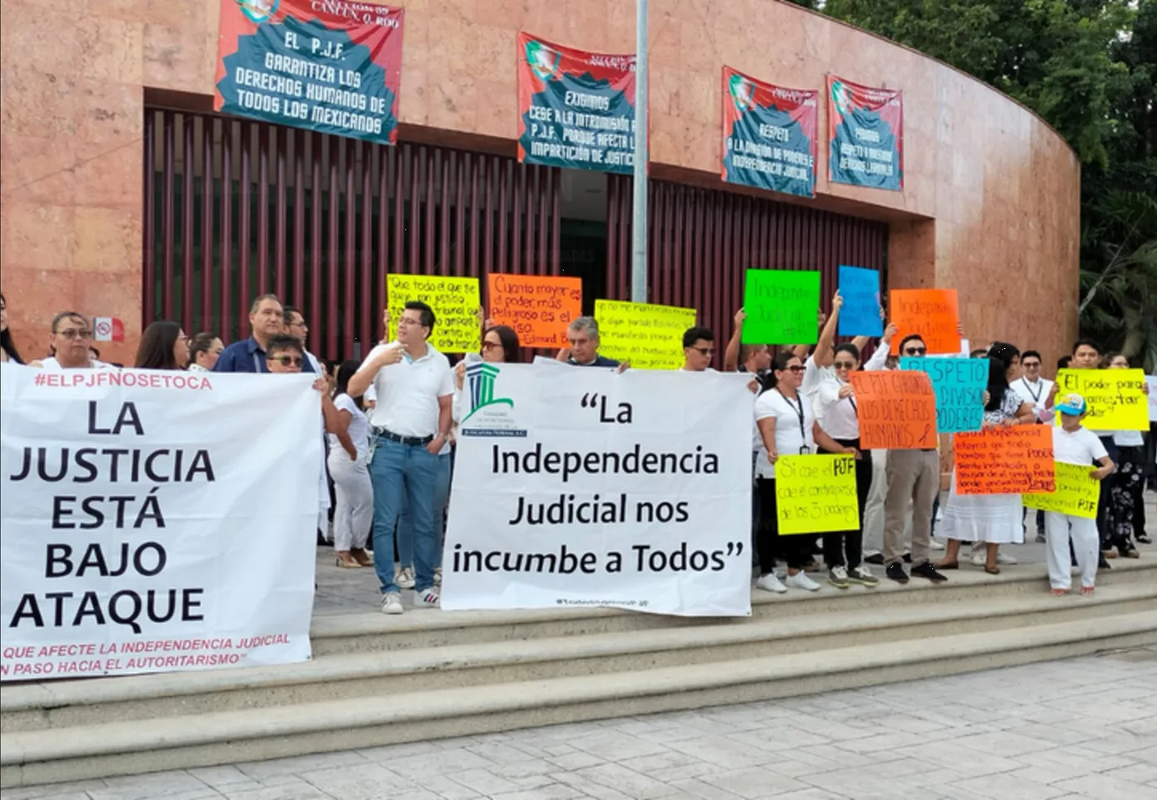 Trabajadores del PJF en Cancún se manifiestan en oposición a la reducción fideicomisos