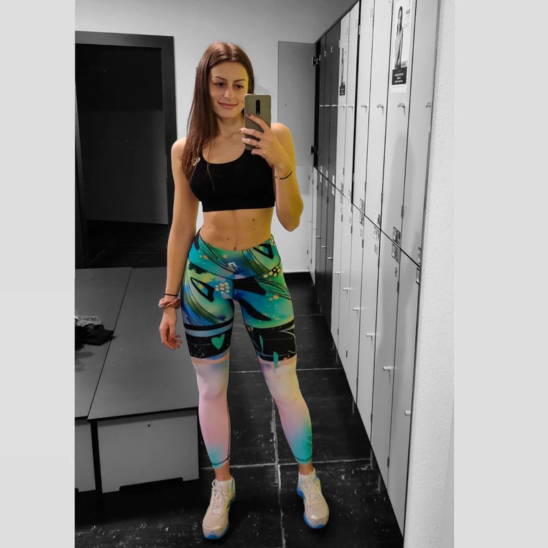 legins-w-a-view-@dm.you_SLOVAKIA With @klotinkfit in motion