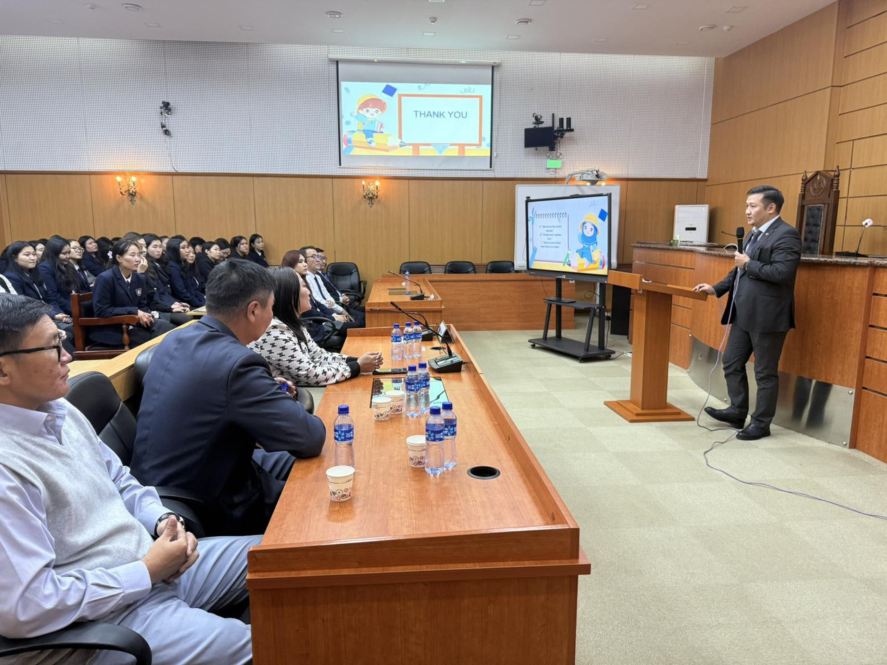 “Үе тэнгийн дээрэлхэлтийн эсрэг хамтдаа” сургалт, өдөрлөг зохион байгууллаа