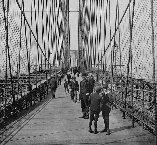 Brooklyn-Bridge-in-New-York-City-1907.jpg