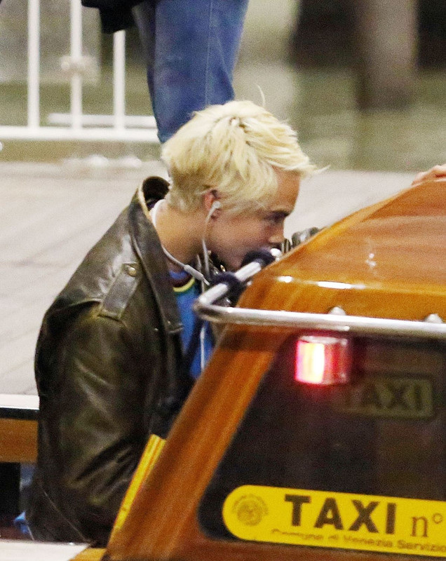 cara-delevingne-arrives-in-venice-04-17-2018-2