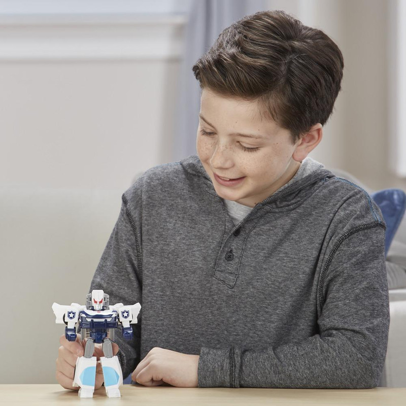 35-Cyberverse-Warrior-Class-Prowl