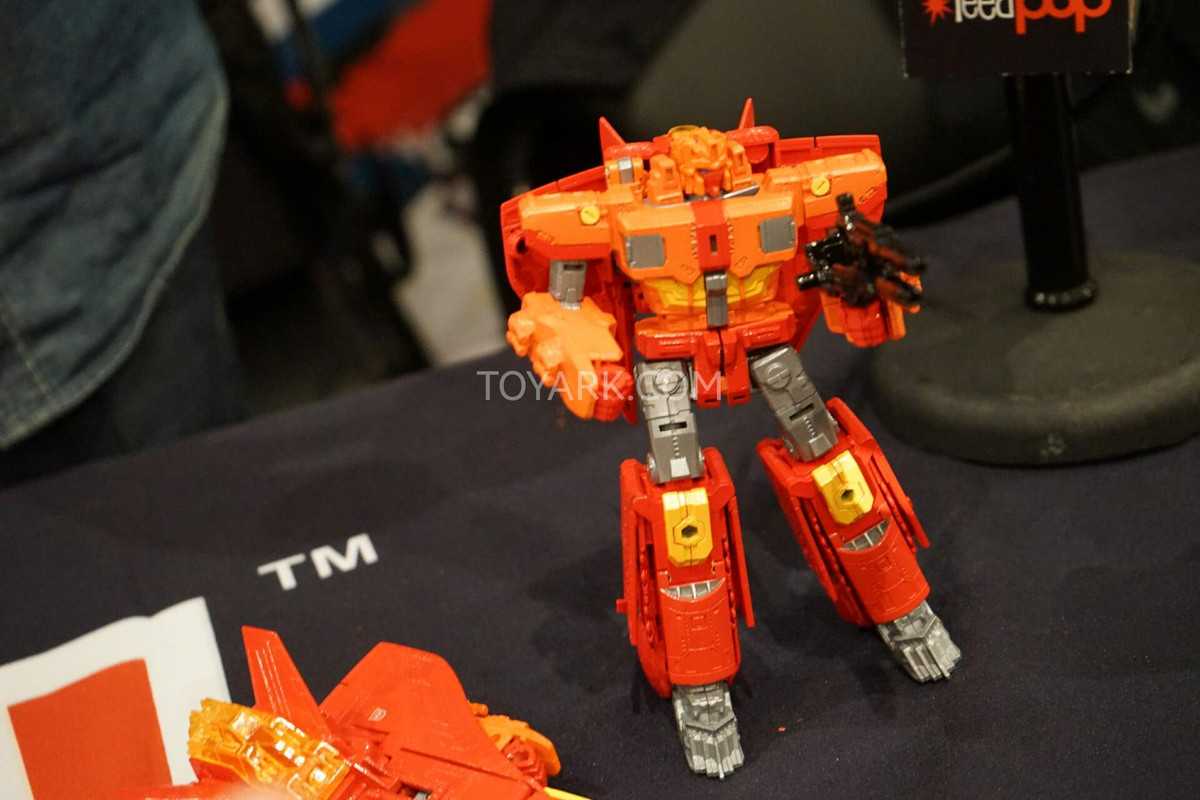 NYCC2015-Hasbro-Sentinel-Prime-003