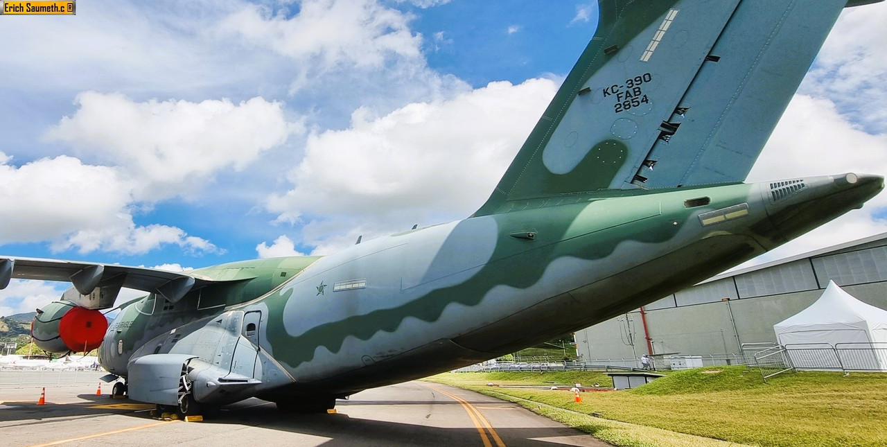 [Imagen: 00-KC-390-en-F-Air-2-Foto-Infodefensa-com.jpg]