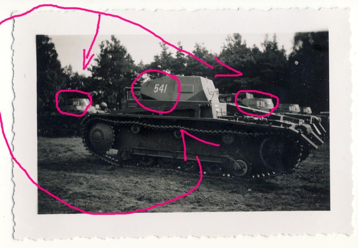 2.WK Foto Panzer-Regiment im Gelände PzKpfw 2 Kennung 541 Tank