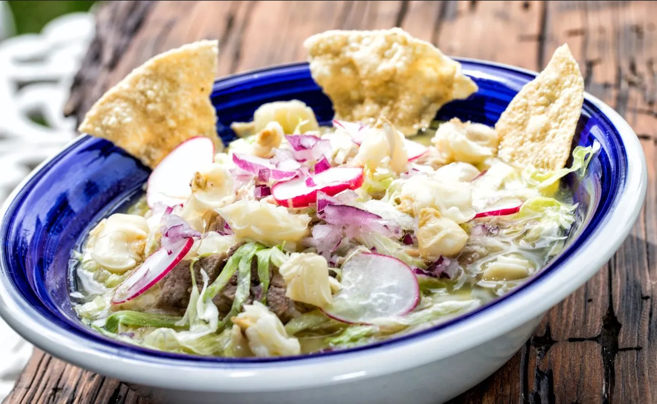 Deliciosa receta de pozole blanco en olla exprés ¡Prepáralo en tiempo récord!