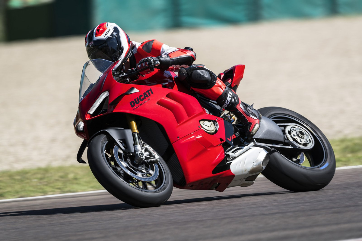 Супербайк Ducati Panigale V4 2022