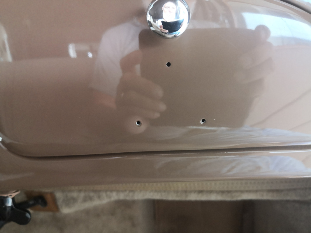 Sportello dx con fori targhetta