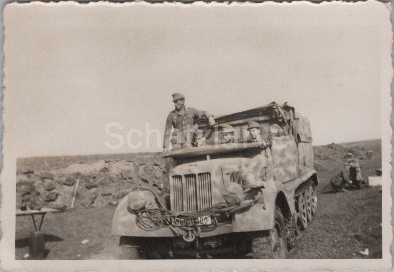 Foto 7 Panzer Div Sd Kfz 11 Leichter Zugkraftwagen in Camo (2)