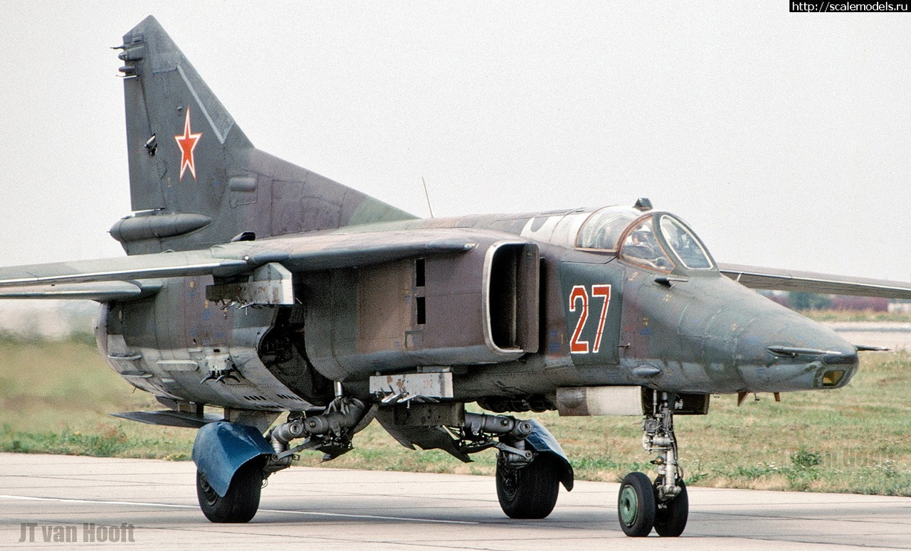 296 APIB MiG-27D 27 Red_61912555165 (4)a