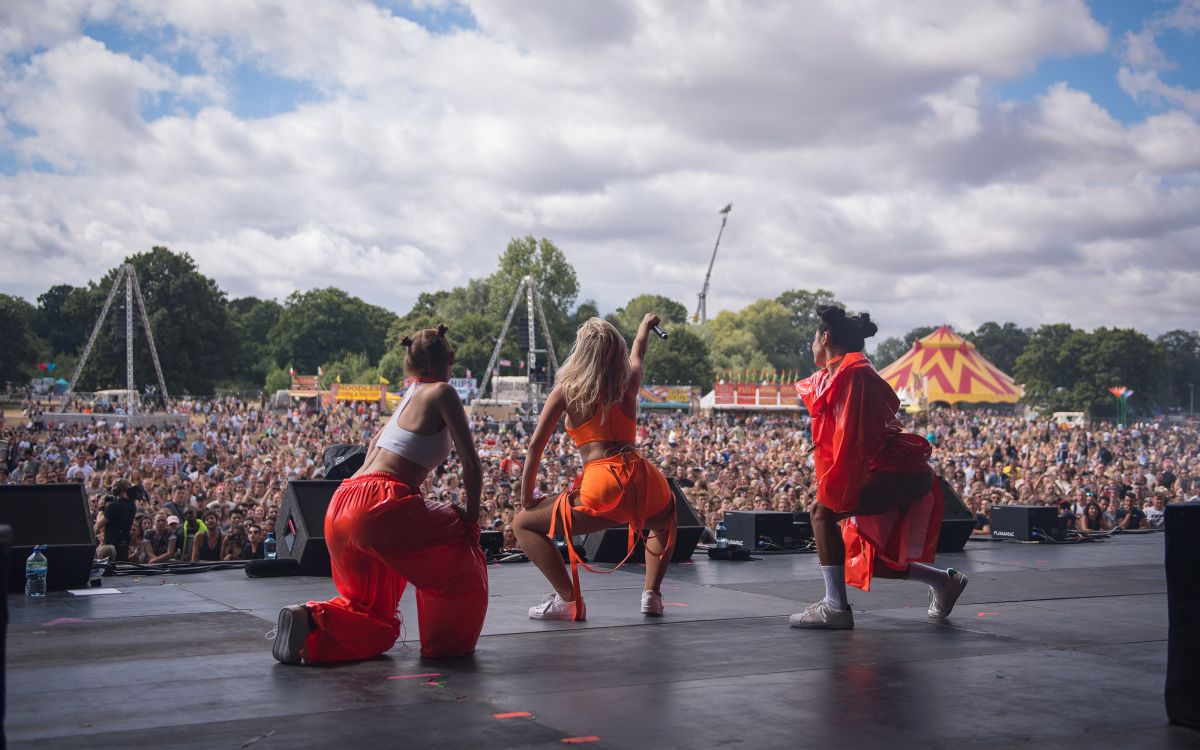 bebe-rexha-at-v-festival-at-hylands-park-in-chelmsford-08-20-201