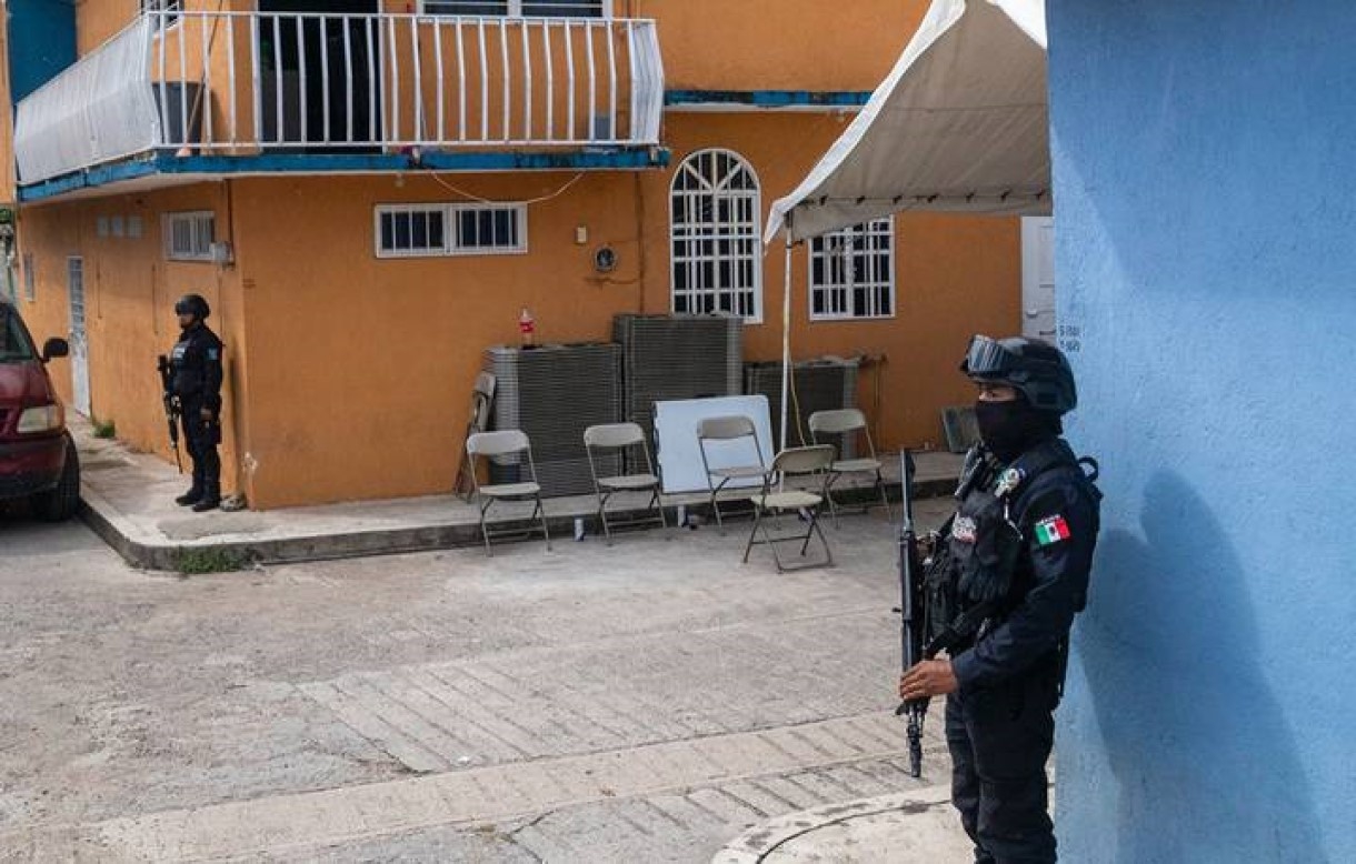 Velorio del periodista Fredid Román es custodiado por policías fuertemente armados