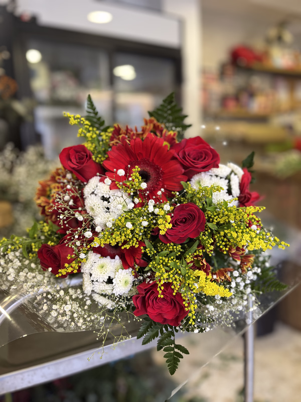 Ramo Variado Con Tono Rojos Y Blancos