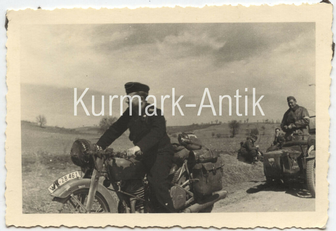 Foto Wehrmacht Aufklärungs Regt 9 . Panzer Div. Motorrad Wappen YII Krad !