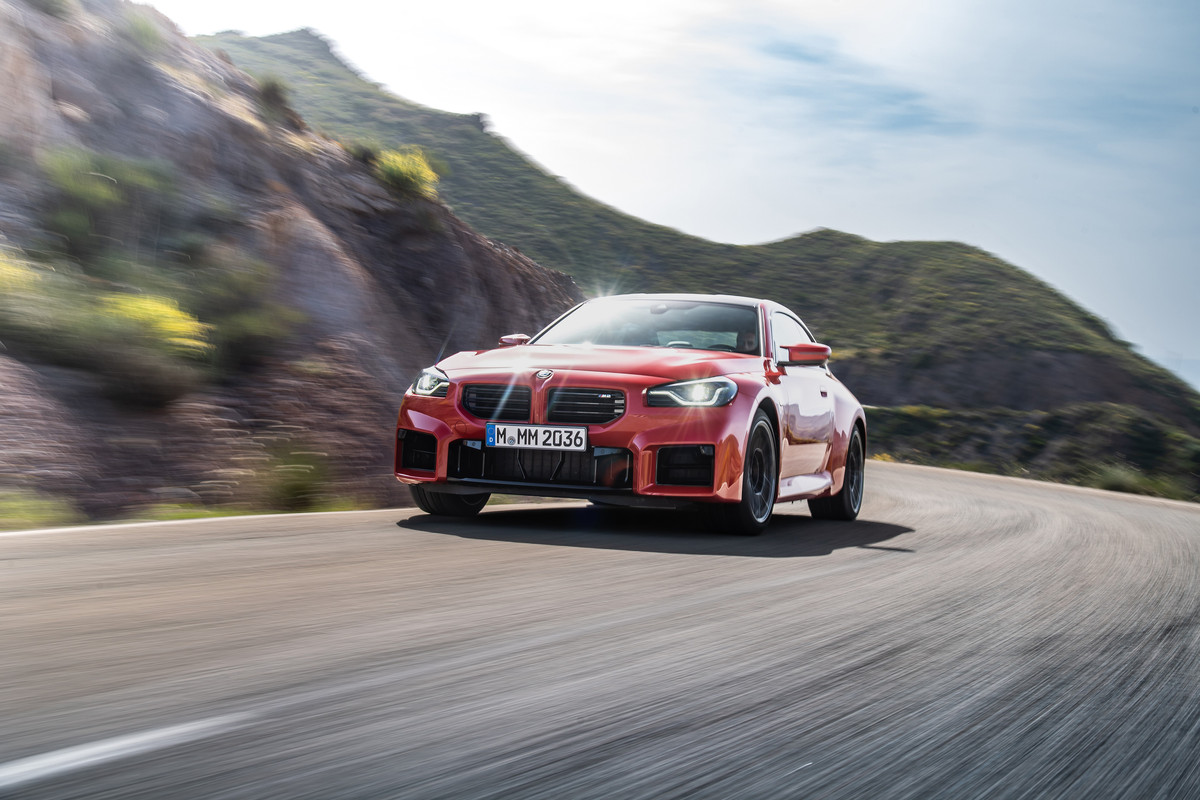 P90481884_highRes_the-all-new-bmw-m2-c