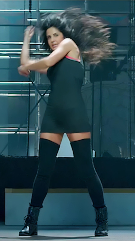 Kamli Song Only Katrina Kaif Focused in Slow Mo Vertical 047