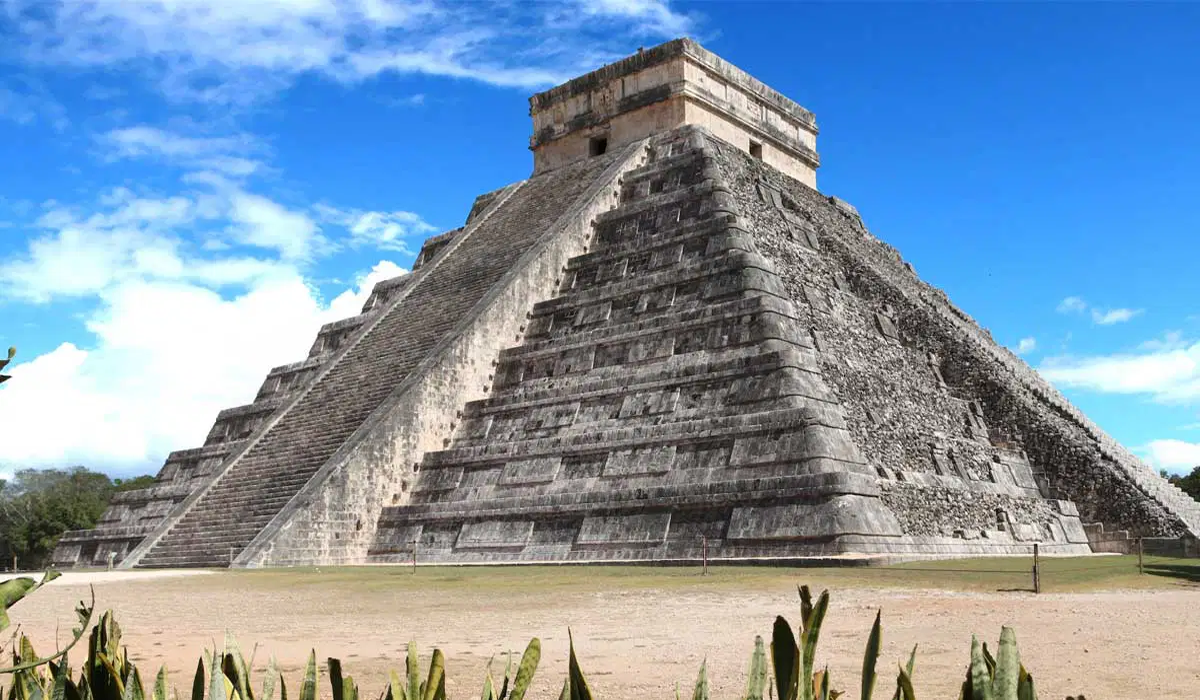 Keindahan dan Misteri El Castillo, Piramida Suci Peradaban Maya