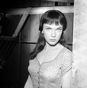 carolyn-jones-b07