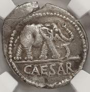 Denario Julio César. Elefante pisando serpiente. Alegoría al cargo de Pontifex Maximus 20190808-193941