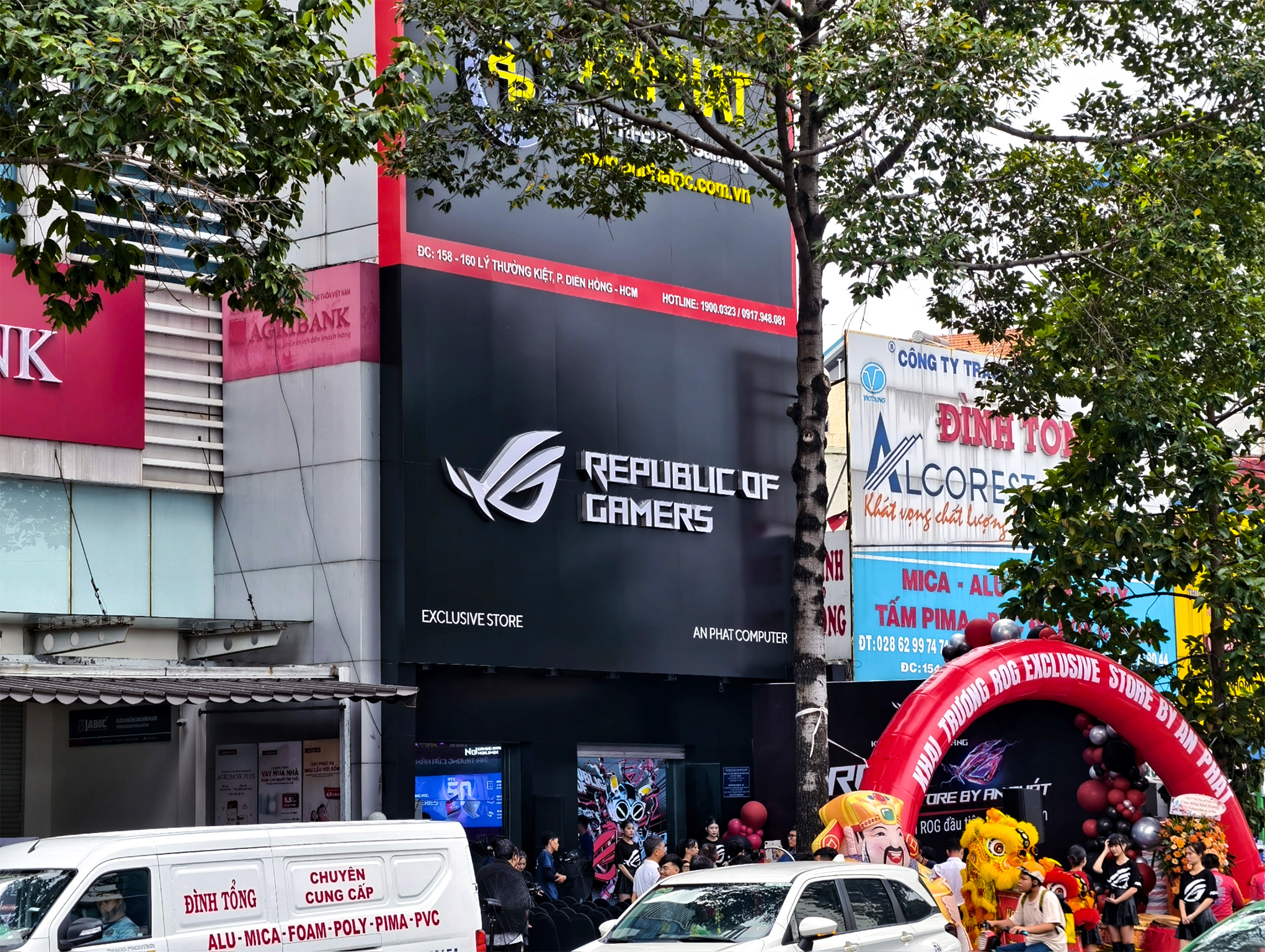 ROG-Exclusive-Store-1.jpg