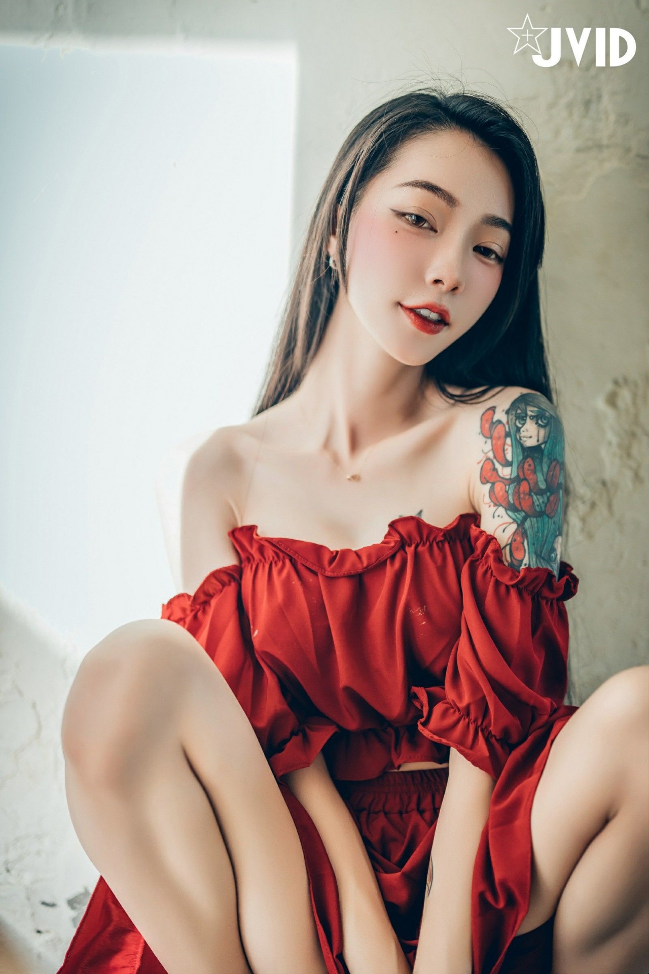 jvid 飄 飄《女神比基尼》美女写真，躺在浴缸场景，尽显性感姿态插图3