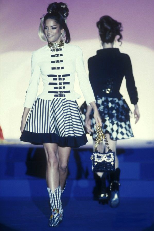 Versace Spring 1990 Spring-Winter Looks From The Runway: Atelier VERSACE (1990-1997) | Page ...