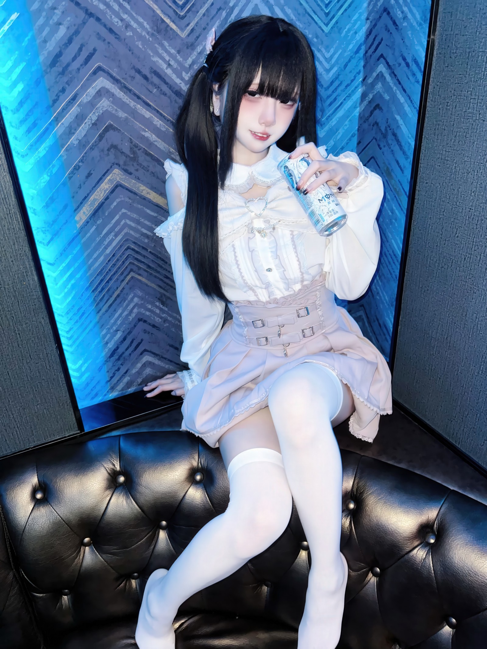 纸悦Etsu_ko《地雷系女子 KTV 约会》主题写真｜氛围感私房套图[44P-438.8M]插图1