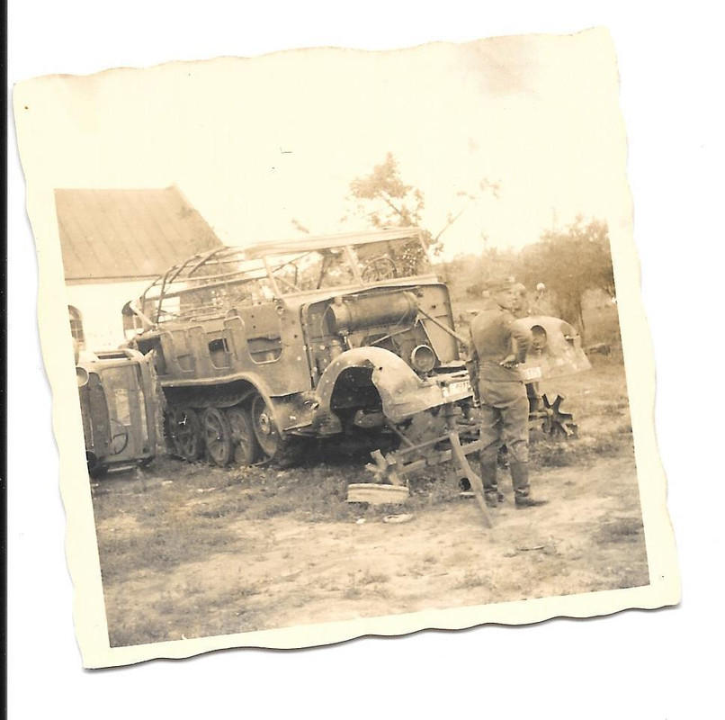 Foto 1943 Zerstörtes Deutsches Halbkette Mannsch