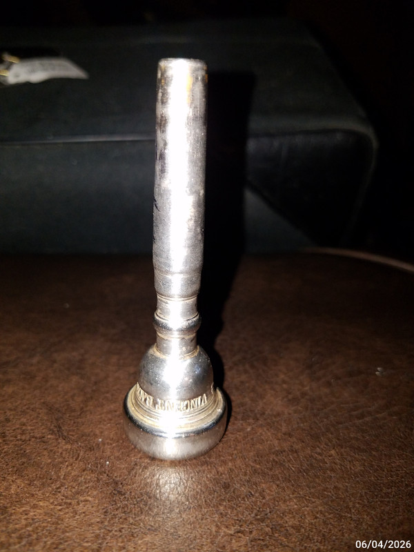 ITEM 4 Bach New York trumpet 12B (3)