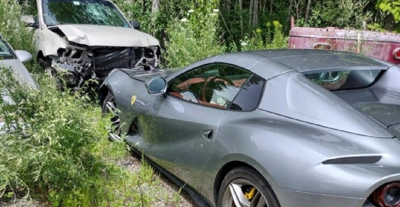 Valet parking roba Ferrari y unos kilómetros después choca 