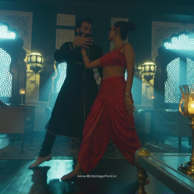 31Esha Gupta Hot in Aashram Web Series