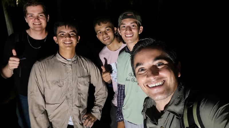 El equipo junto al tutor Alberth Rojas Carranza