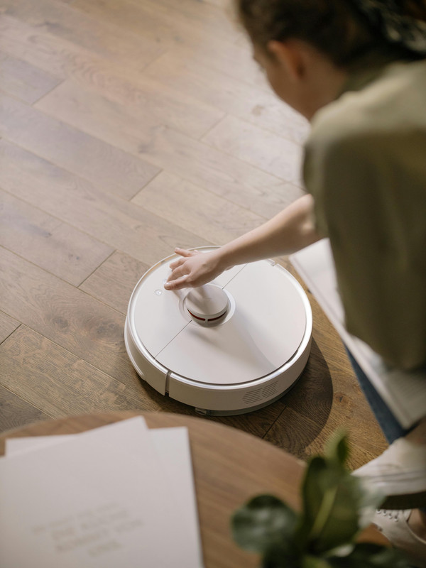 Robô aspirador WAP Robot W1000 mapeando apartamento — ilustrativa
