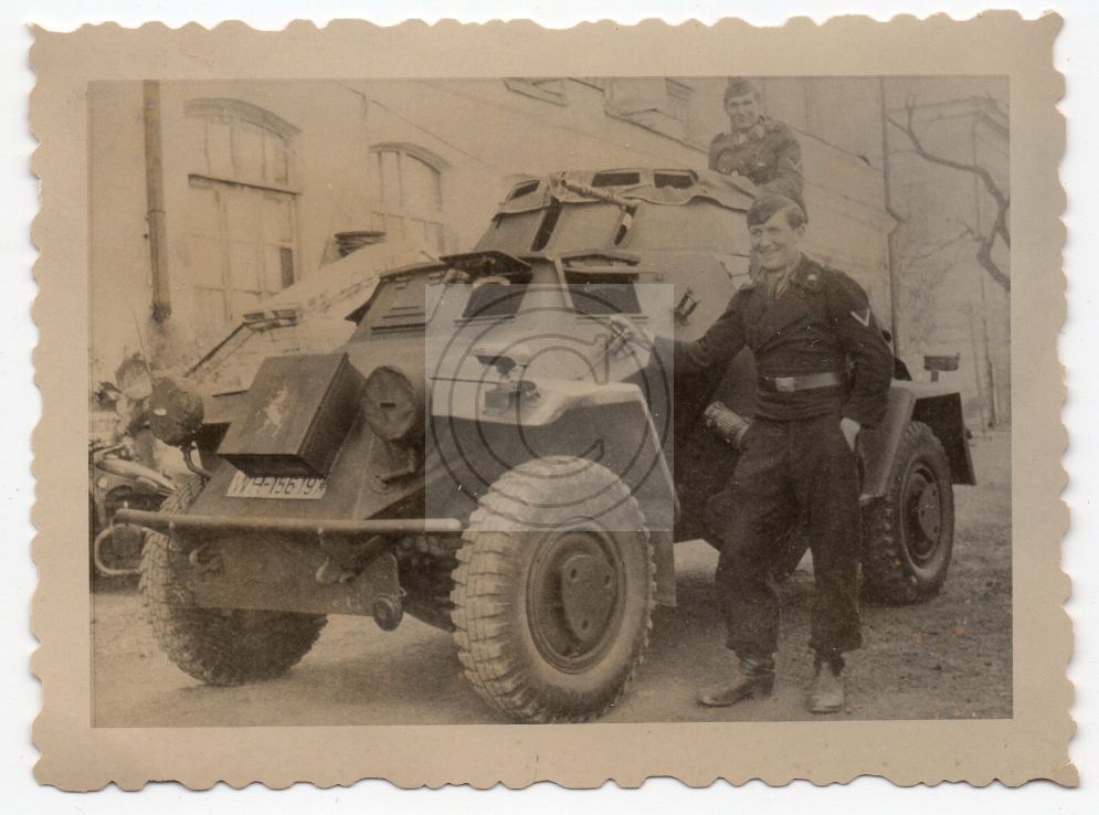 Deutscher Spähpanzer Tank mit Truppenzeichen