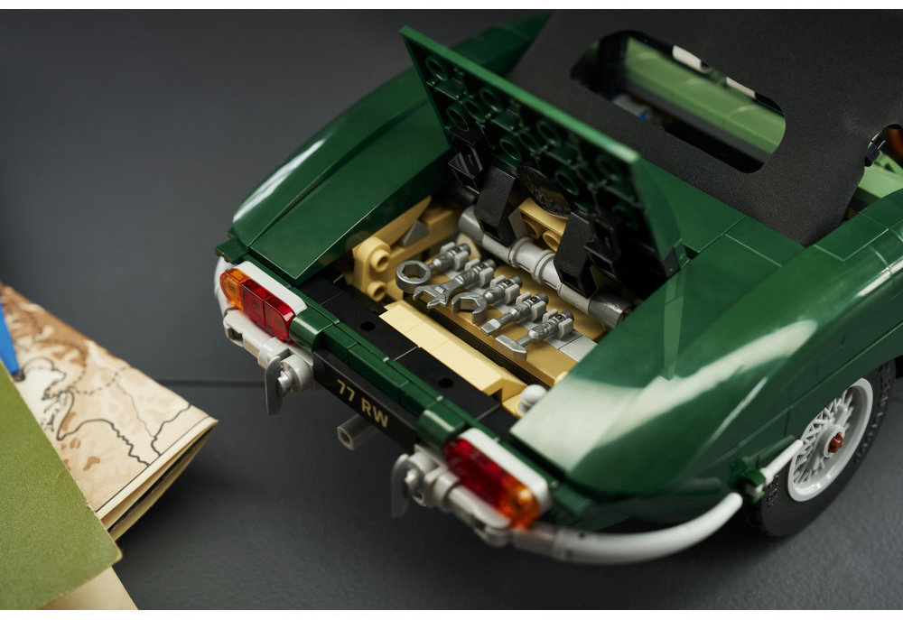 LEGO-11381-Icons-Jaguar-Type-E-lifestyle