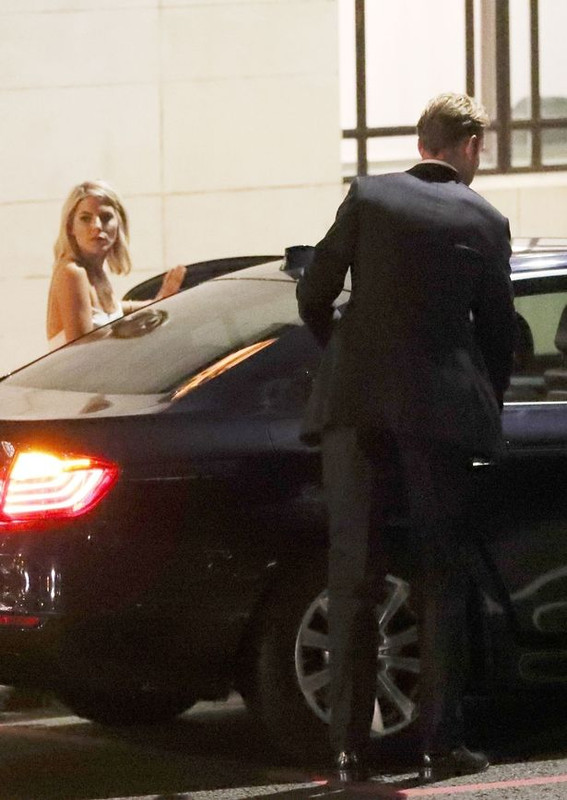 0_PAY-PREMIUM-EXCLUSIVE-Mollie-King-and-Stuart-Broad-Back-on (4)