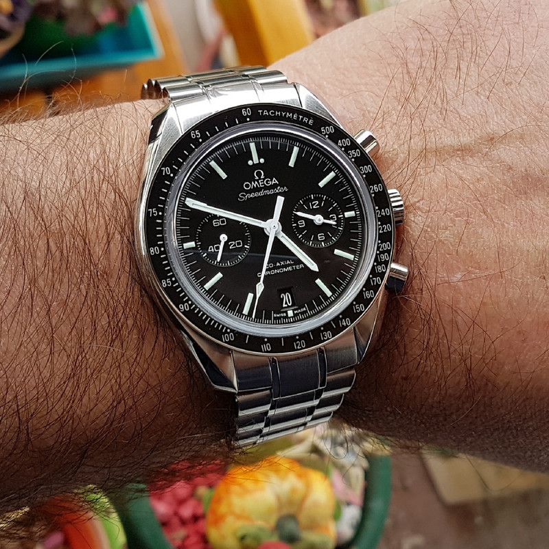 Omega Speedmaster Moonwatch Co-Axial Chronograph 44.25 mm Cal. 9300 (2)