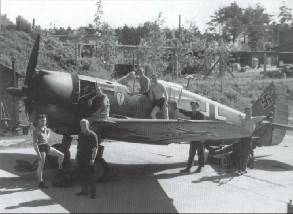 Avions francais captures par les allemands Curtiss-H75-Hawk-Alemania-002