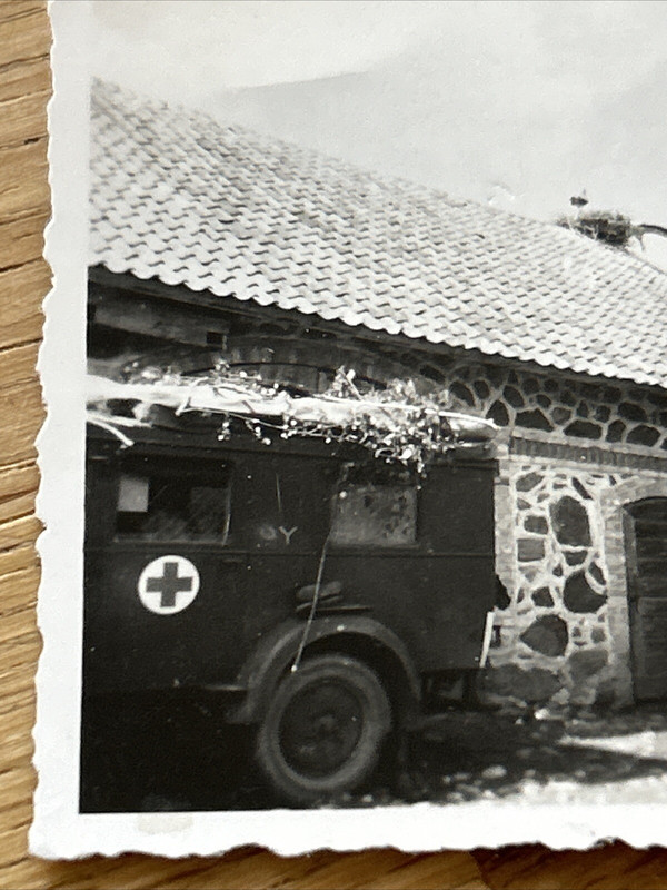 Foto Wk2 Wehrmacht Fahrzeug Kfz Pkw LKW Soldaten Front Kampf DRK Rotes Kreuz (2)